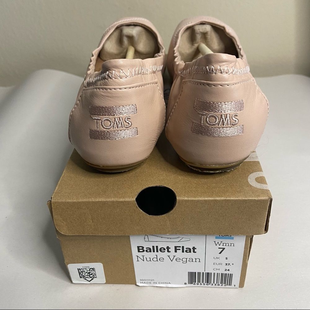 TOMS VEGAN LEATHER BALLET FLATS in NUDE